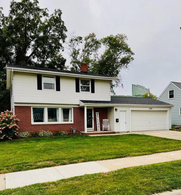 Curly'S Quarters Villa Green Bay Bagian luar foto