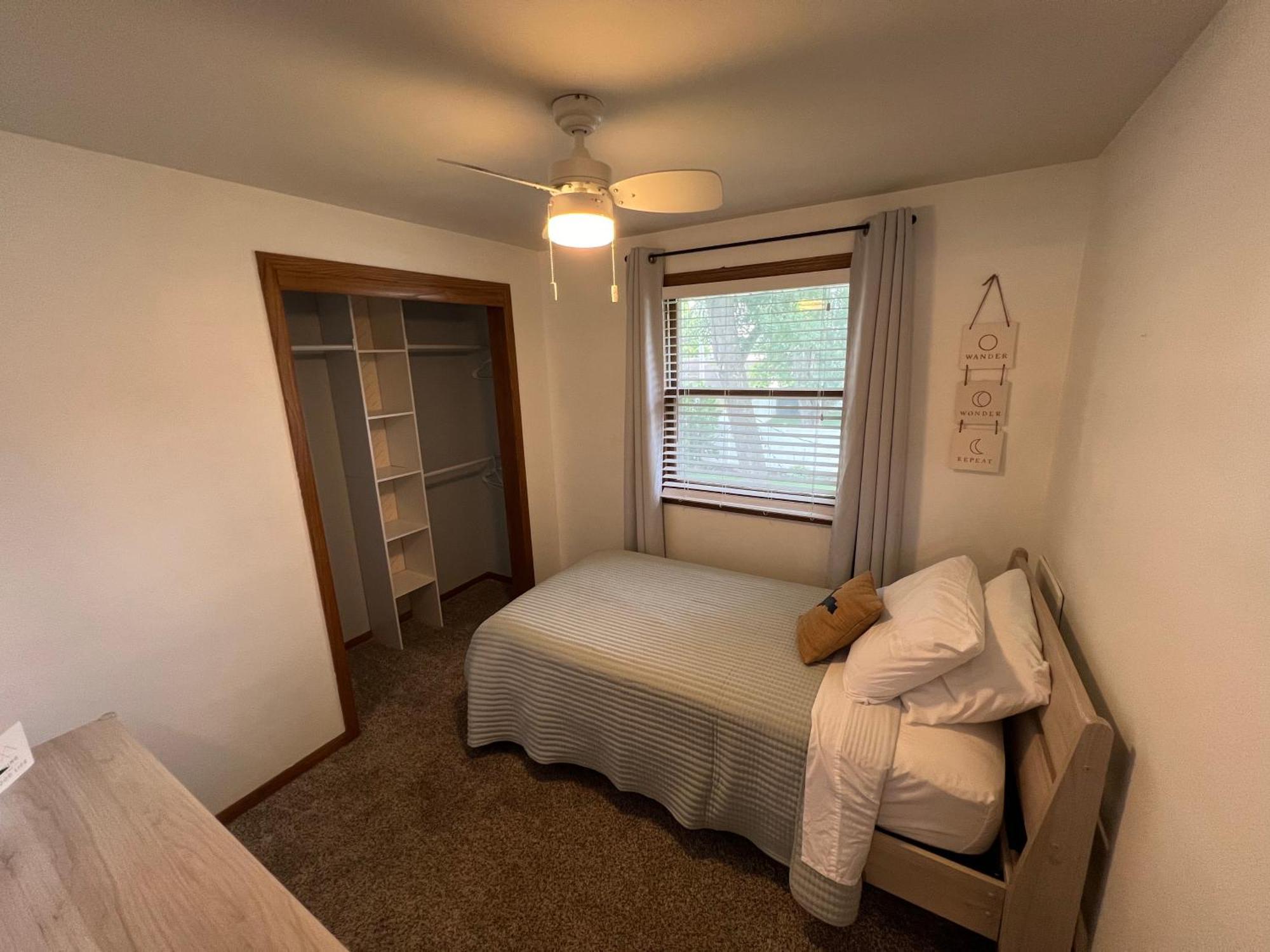Curly'S Quarters Villa Green Bay Bagian luar foto