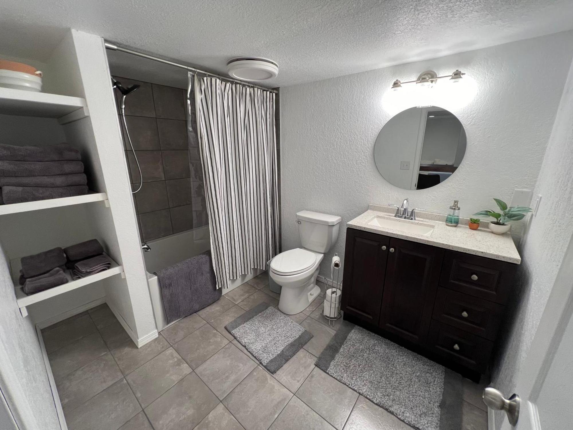 Curly'S Quarters Villa Green Bay Bagian luar foto
